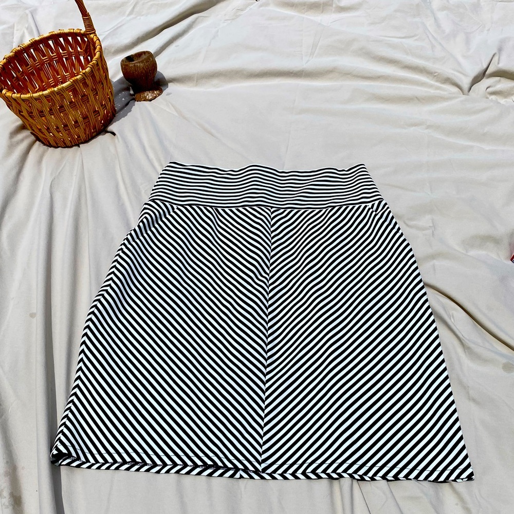 Apt9 slimming pencil skirt. Very soft wrinkle free fabric. Dressy or casual.